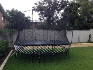 Springfree-Trampoline_assembly